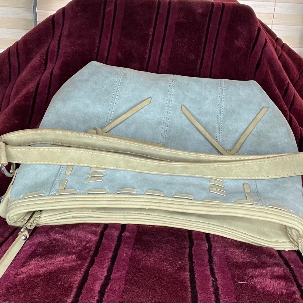 Kensie Crossbody/Shoulder Bag, Lt Gray w/tan, 12”A, 9.5”V, 3”W, Zip top & Mag T5 - Picture 12 of 12